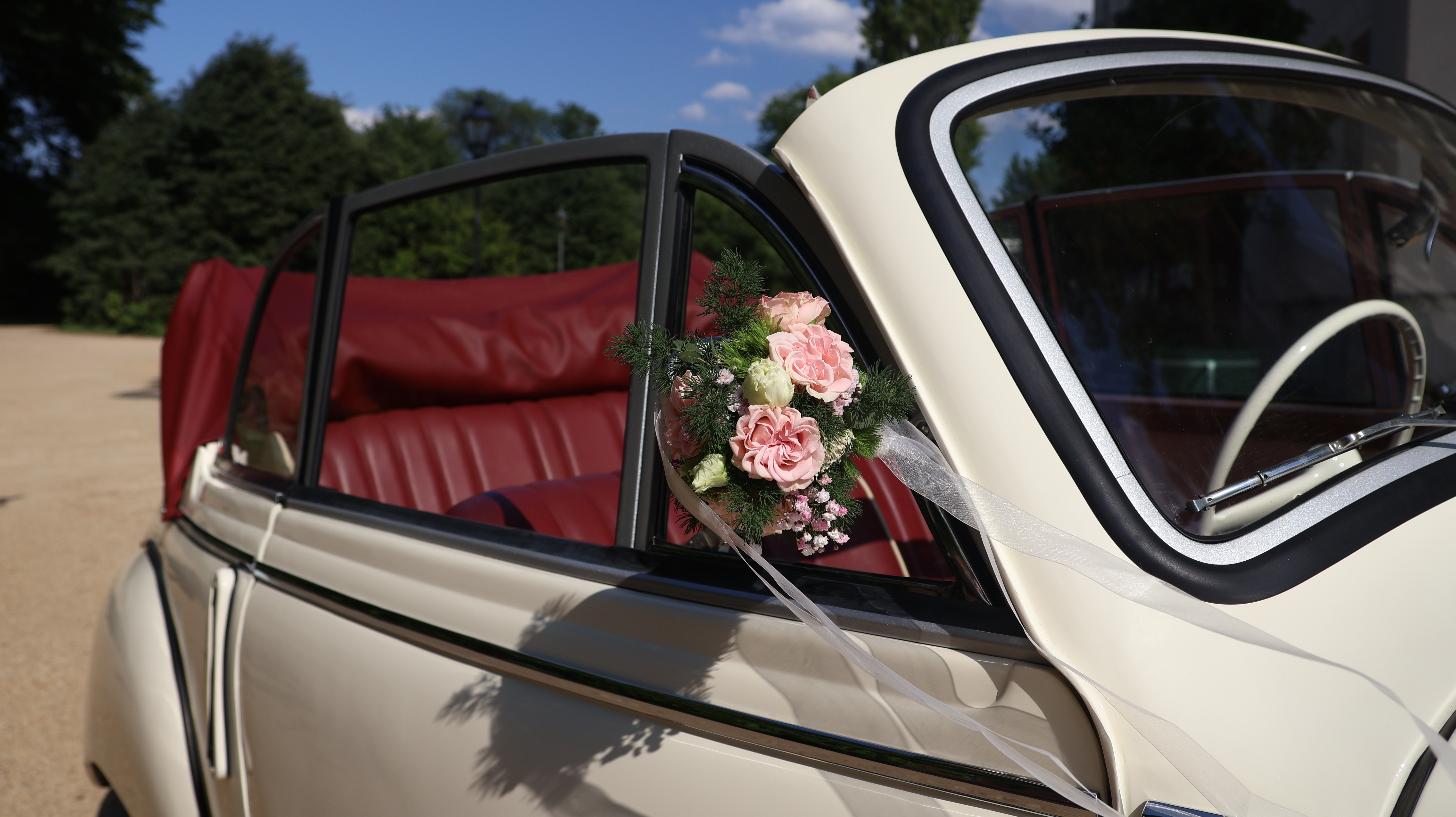 IFA F9 Cabrio - Elegant geschmücktes Hochzeitsauto
