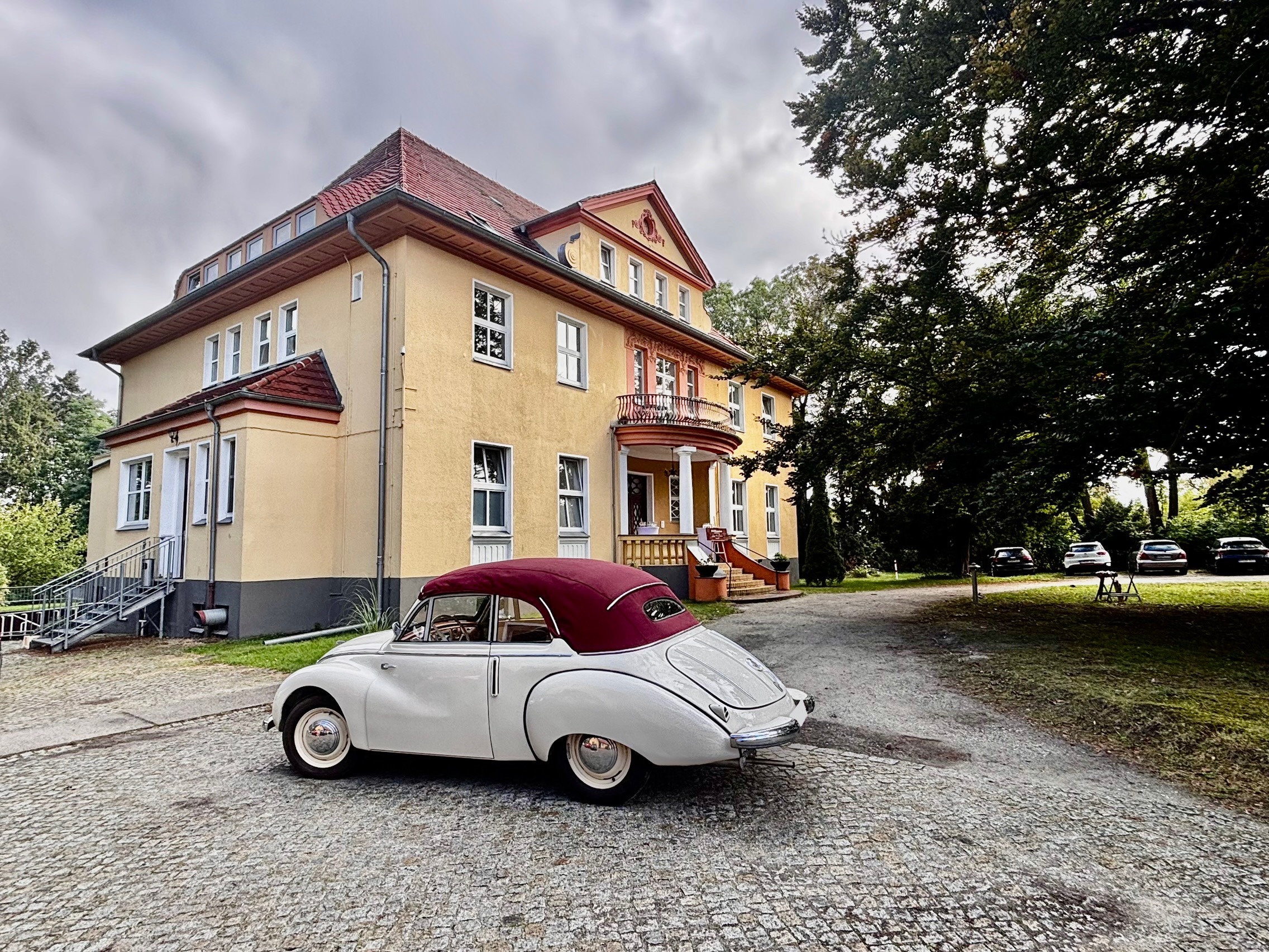 IFA F9 Cabrio - Zeitloses Fahrzeug für Hochzeitsfotografie