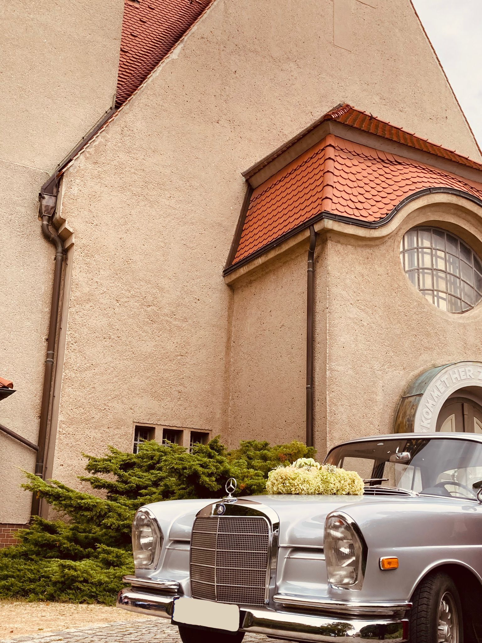 Mercedes Benz SE220 – Perfektes Fahrzeug für besondere Events